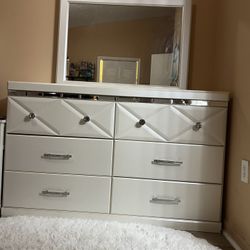 Ashley’s Furniture Dresser With Mirror 