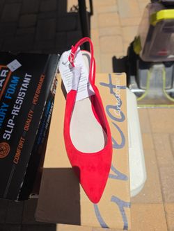 Zapatilla roja numero 7 1/2