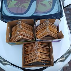 Percheros De Madera A $1 Cada Uno OBO 