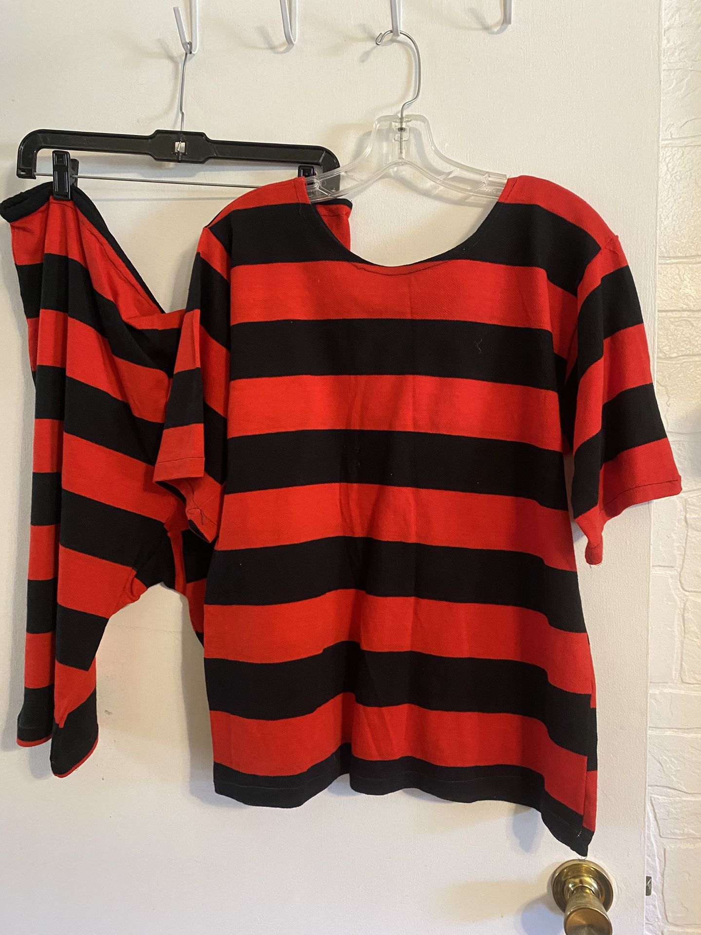 1112. Preowned 2 PCs Men’s Early 1990s Style Bathing Suit Size Sm-med. $10.00