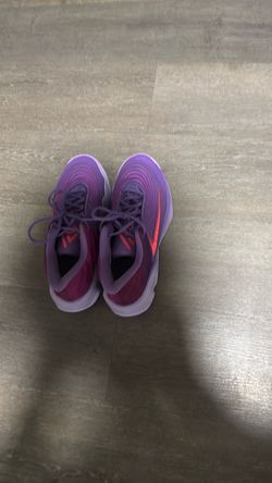 Men’s basketball shoes