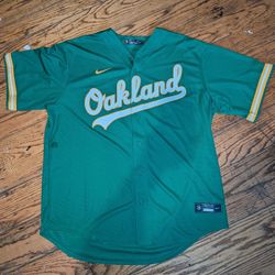 Vintage. OAKLAND A'S GREEN JERSEY (SIZE XL) (very lightly worn)