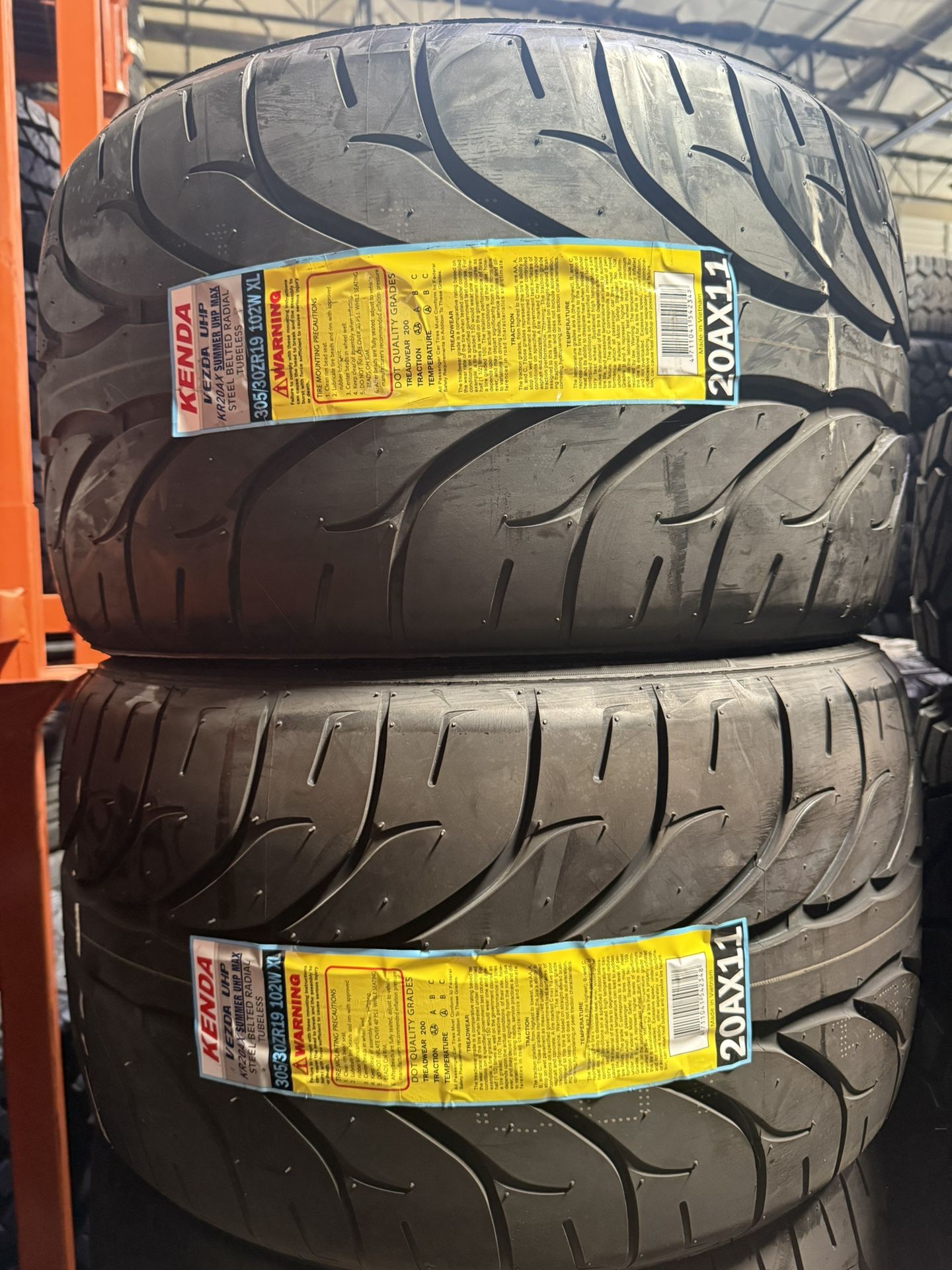 305/30/19 305/30R19 305/30ZR19 Kenda 200TW