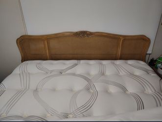 Cama Grande Con 2 Gaveteros Y Colchón Casi Nuevo