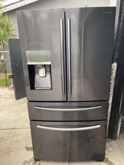 Samsung four doors refrigerator everything works great
