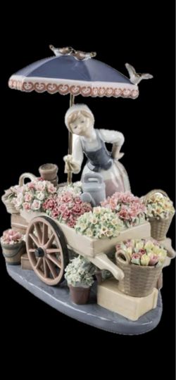 BEAUTIFUL LLADRO FIGURE
