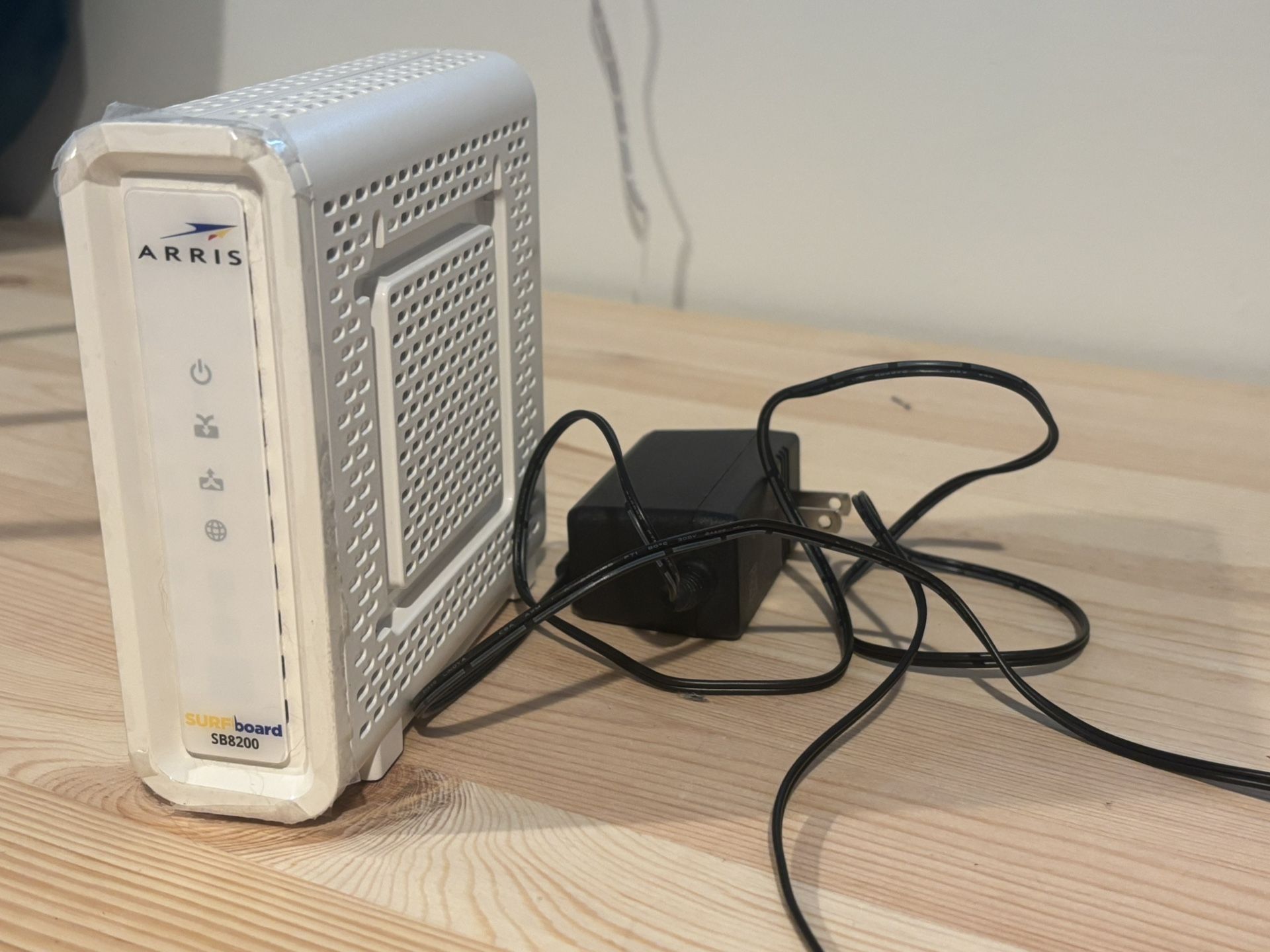 ARRIS SURFboard SB8200 DOCSIS 3.1 Gigabit Cable Modem