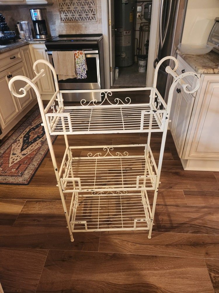 Savfavieh Noreen Three-Tier Shelf