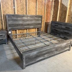 Ashley Furniture Wynnlow King Size Wood Panel Bedroom Set, Grey - Delivery Available!