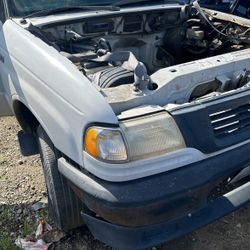 2000 B2500 Mazda For Parts
