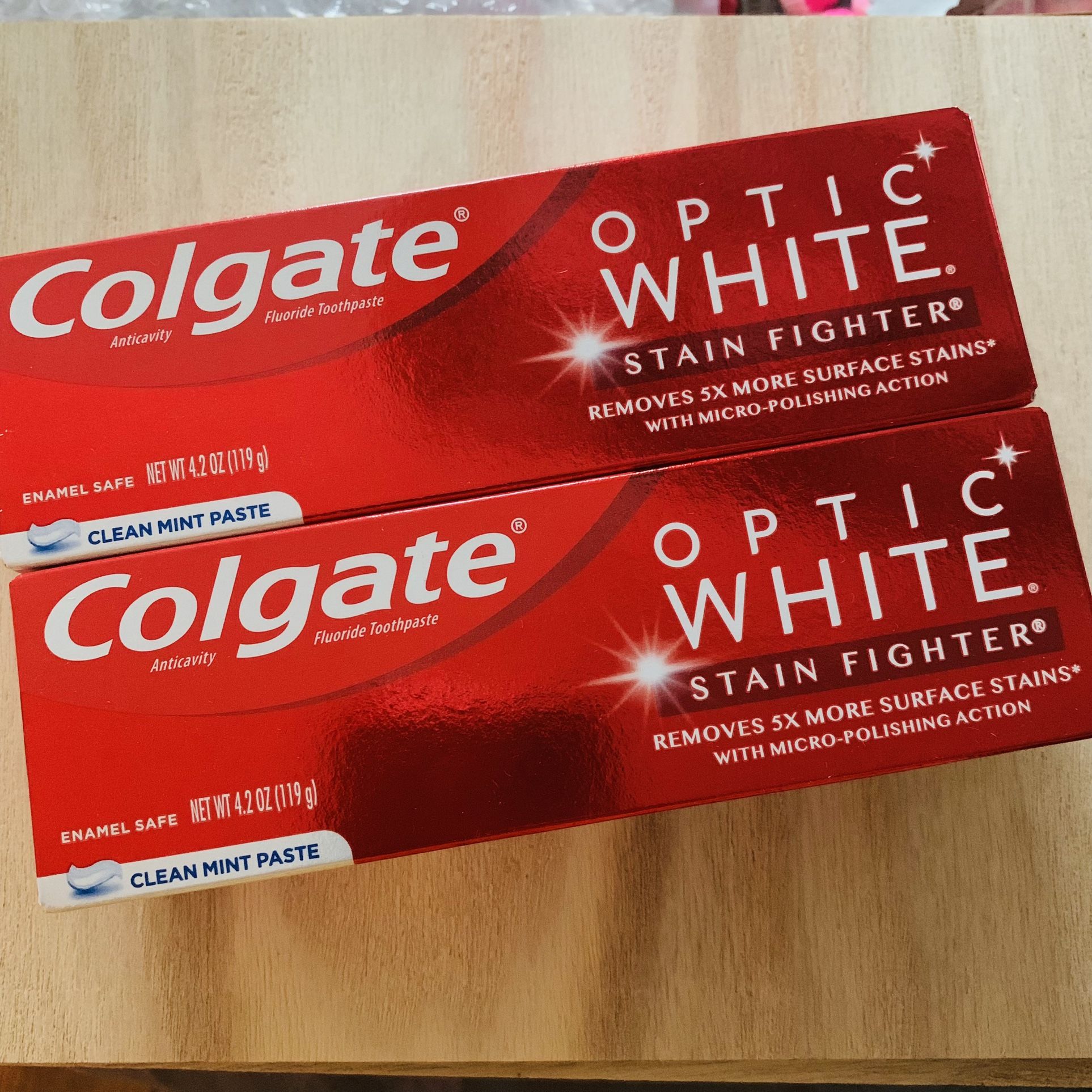 2x Colgate Optic White Stain Fighter Toothpaste, Clean Mint, 4.2