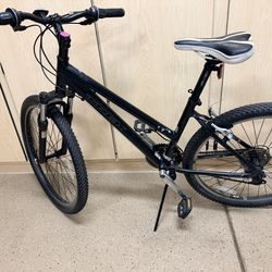 Black & Blue Trek Hartail Mountain Bike 3500 Series