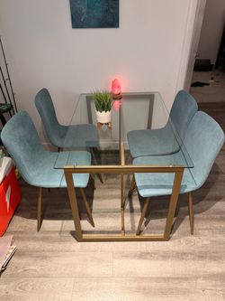 Courseulles 4 - Person Dining Set