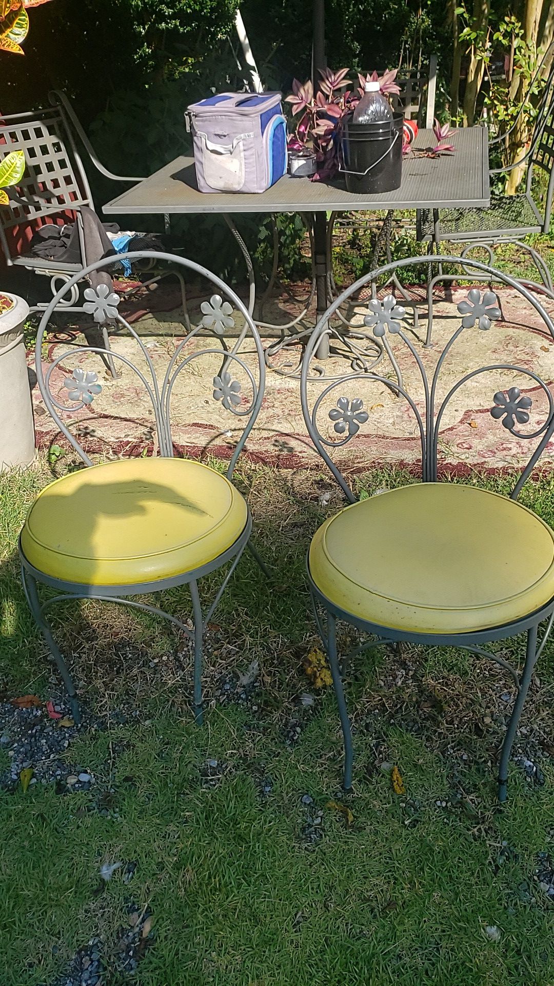 2 lovely chair $30