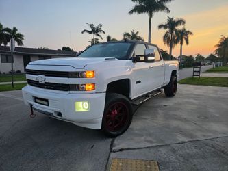 Chevrolet Silverado 2500 Lifted Crew Cab Diésel