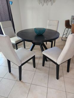 4 Seat Dining Table with Chairs