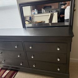 Full size girl dresser