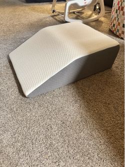 Leg elevation pillow
