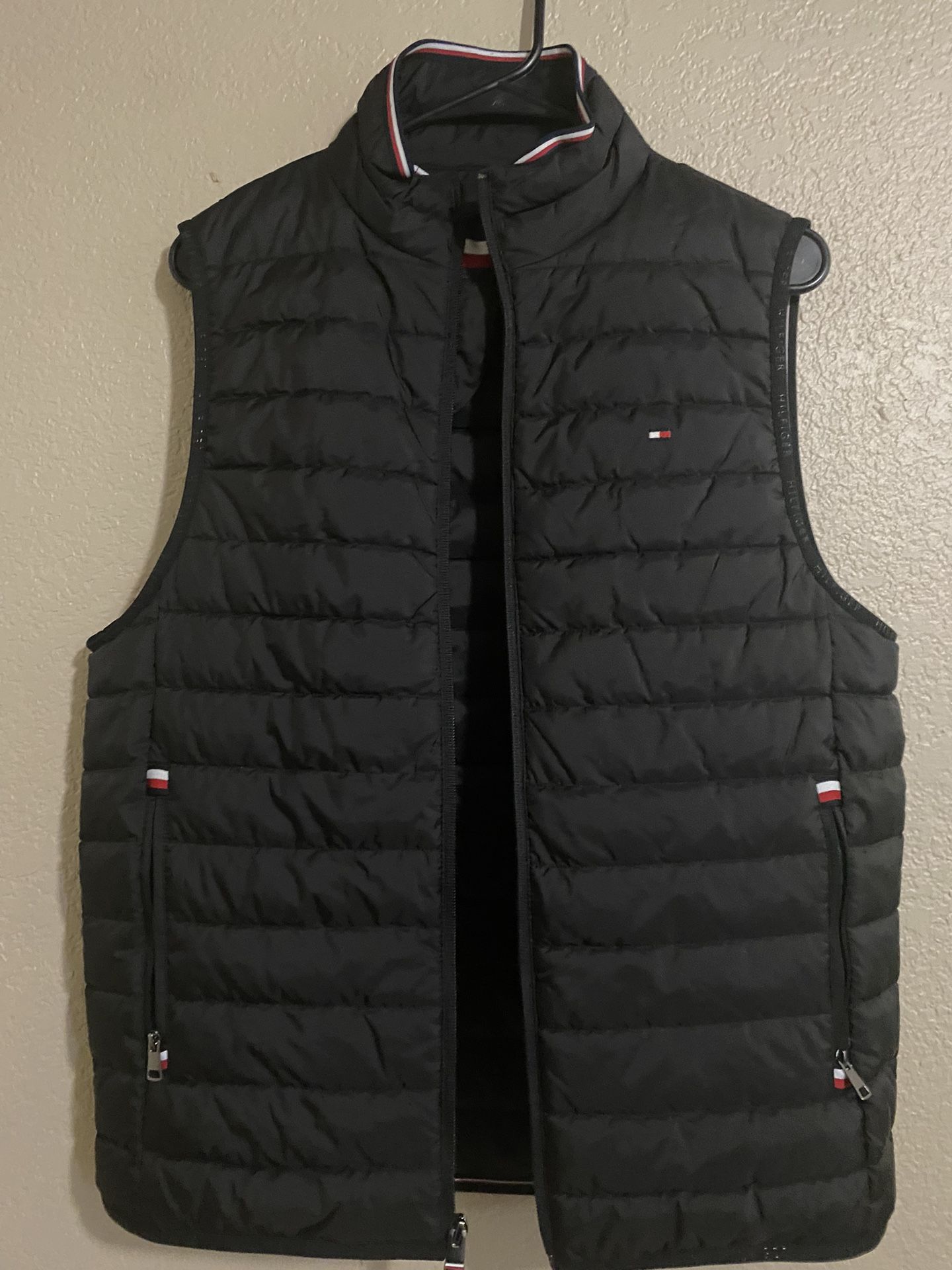 tommy hilfiger puffer vest