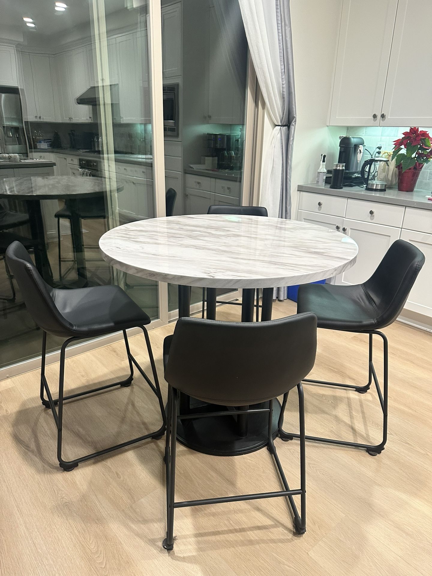 Round Marble Dining Table And Chairs 