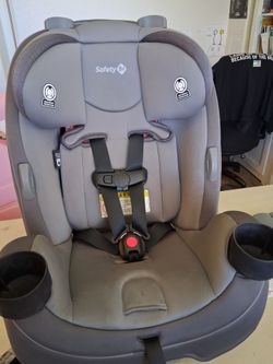 Safety first Grow and go all in one convertible car seat