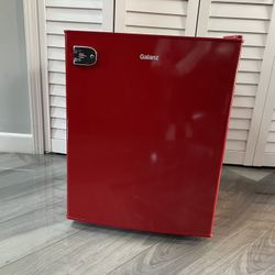 Galanz Mini Fridge