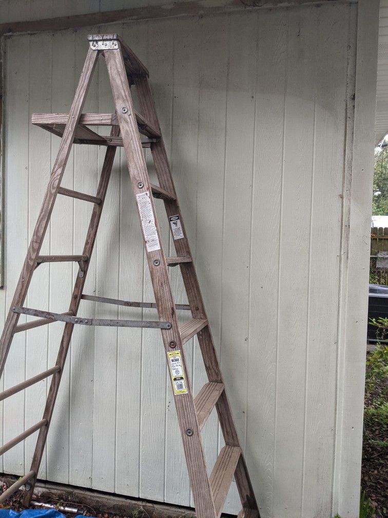 8 Ft Werner Wooden Step Ladder 