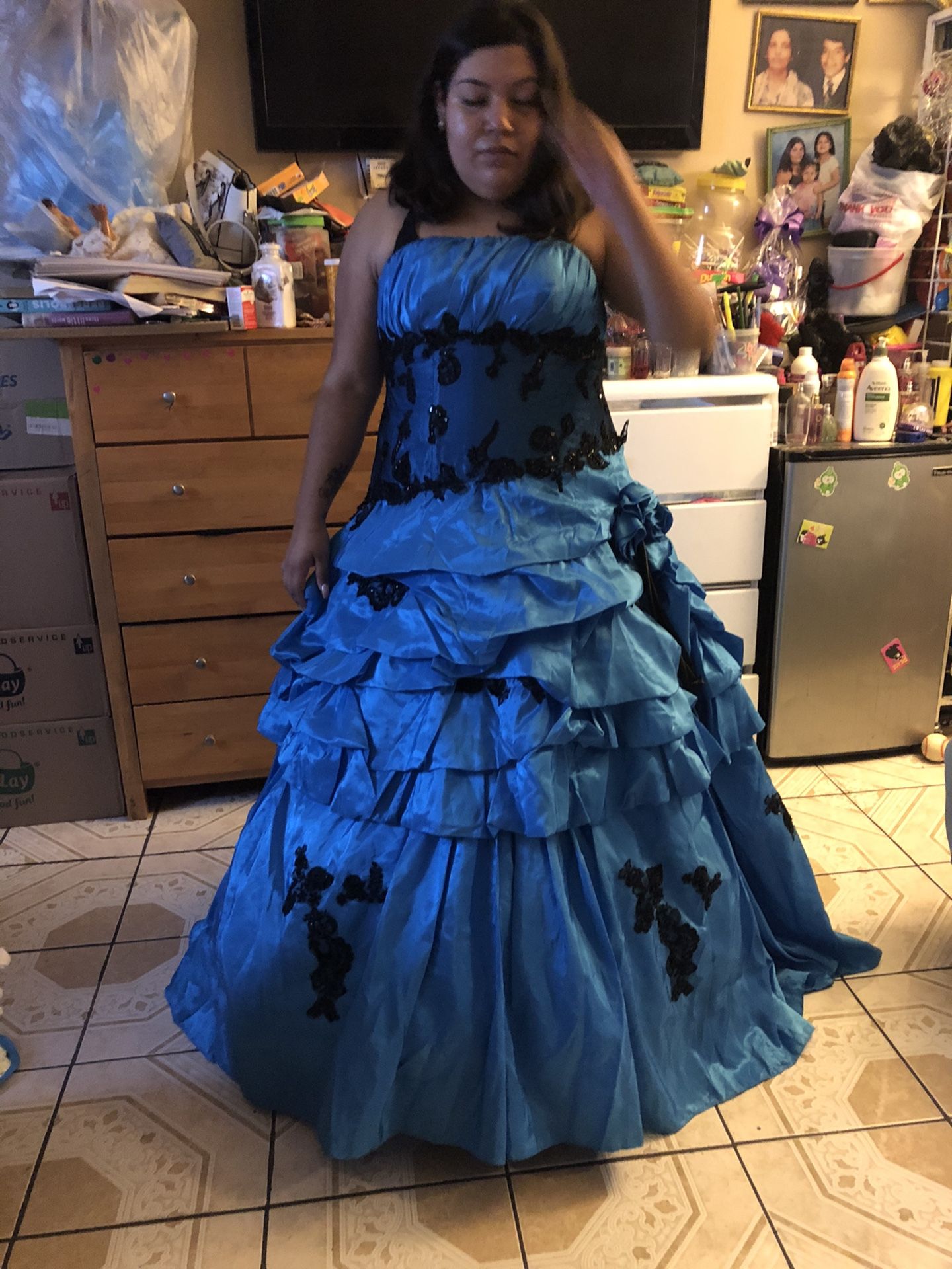 Quinceañera dress w/ doll ; quinceañera y Mona
