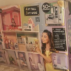 Rainbow high doll house, 4 feet tall 3 feet wide +50 accessories