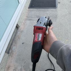 Milwaukee grinder