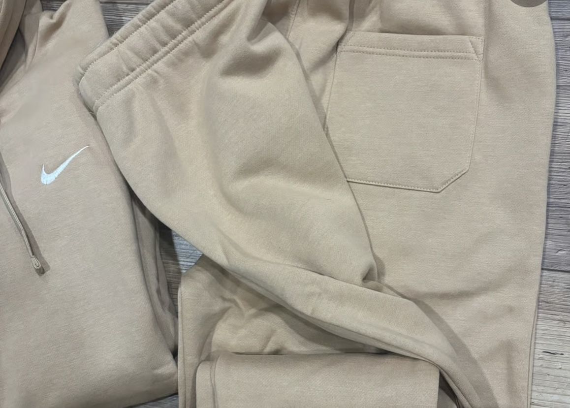 Nike Sweatpants & Sweater