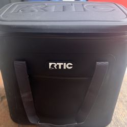 Brand New Never used Rtic 40 can cooler