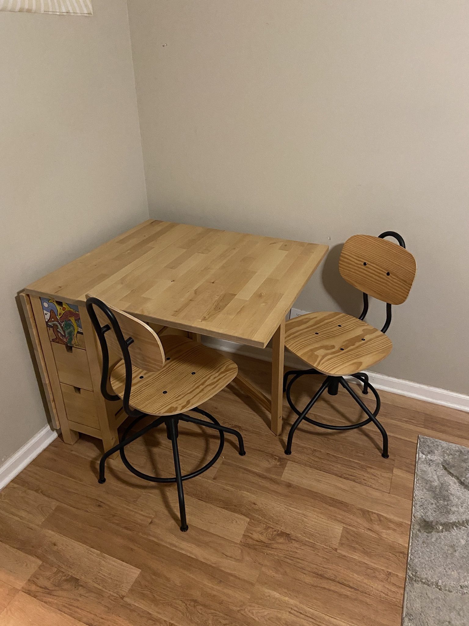 Folding/collapsible desk with chairs