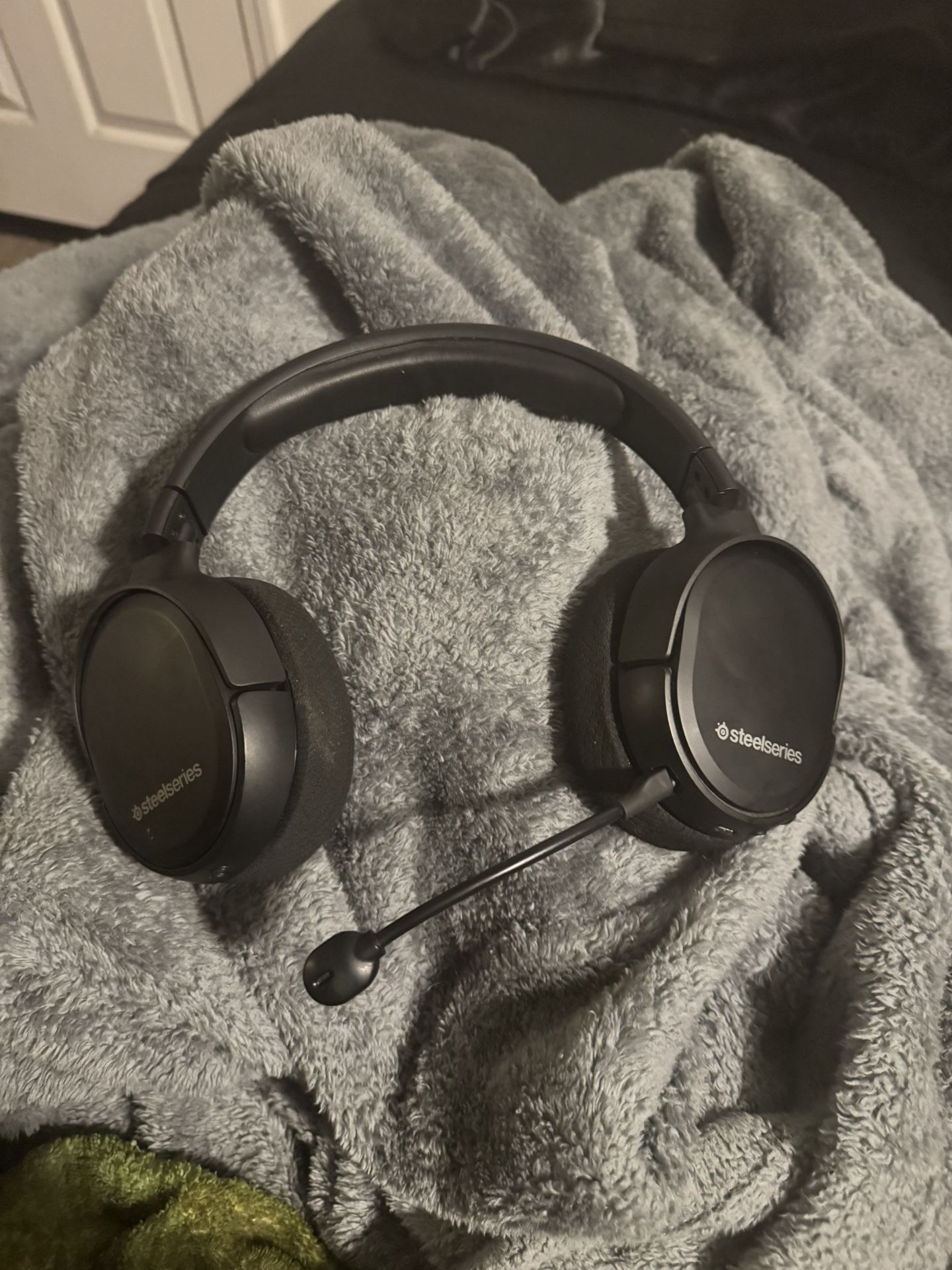 SteelSeries Arctis 1 X Series Over-Ear Gaming Headset for Xbox