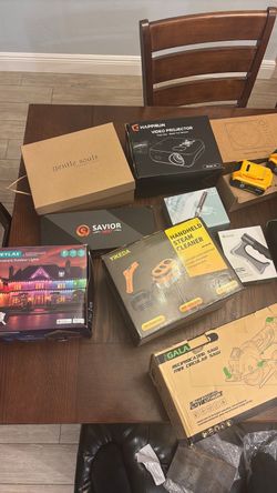 Mixed lot of boxed items