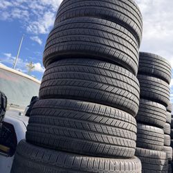 255/45/19 Brisgtone Tire Con 80%De Vida Las 4