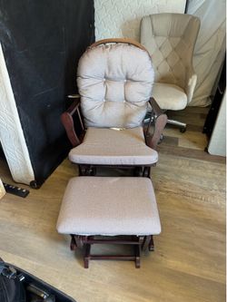 Glider and Ottoman set