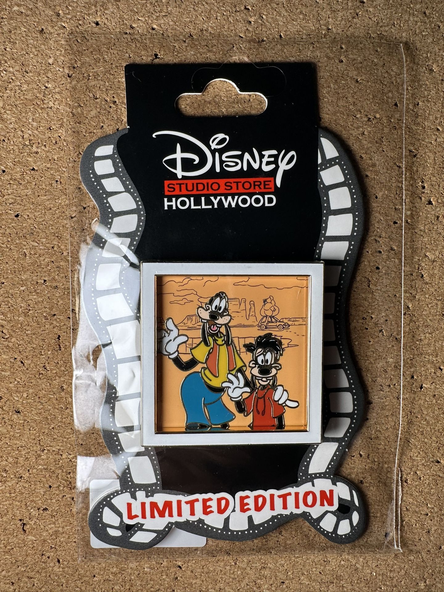 Disney DSSH Goofy’s Family Vacation Goofy And Max LE 400 Pin