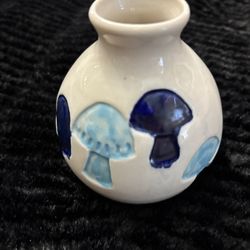 Vintage veva 81 stoneware ceramic pottery bud vase with mushroom design