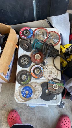 Maketa corded grinder