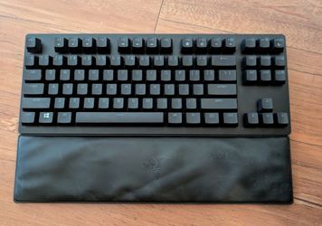 Razer Huntsman V2 Tenkeyless Mechanical Keyboard with Wrist Rest