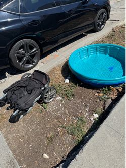 Free Stroller and kitty pools