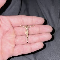 14k jesus pendant  local pick up only