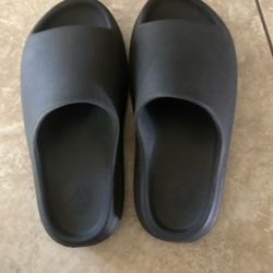 Yeezy slides size 9   black onyx