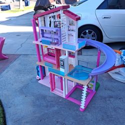 Barbie's Dreamhouse and RV