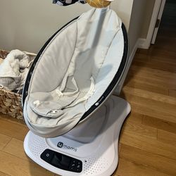 4 Moms Baby Motion Swing 