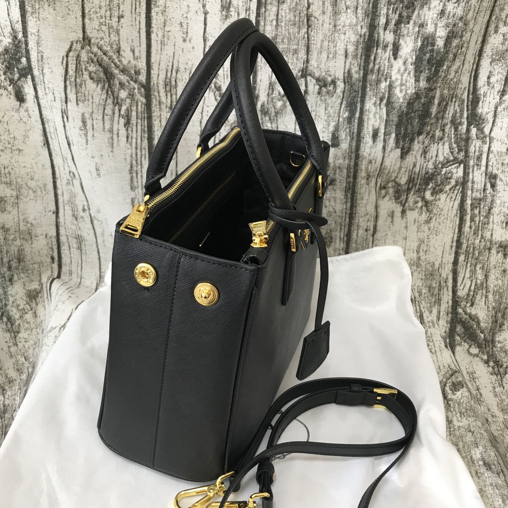 Authentic Prada Saffiano Small Executive Tote Bag Black (Nero) Double Zip  Tote Bag for Sale in Baltimore, MD - OfferUp