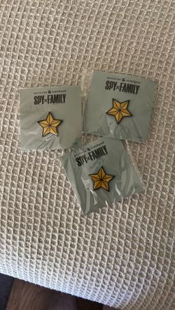 SPY X FAMILY Stella Star Badge Pin