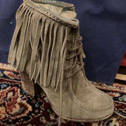 Frye Parker Fringe Distressed Suede Boots, Women’s Size 8.5