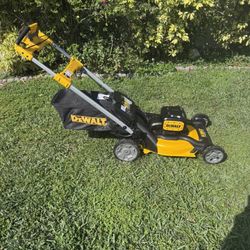  BRAND NEW IN A BOX DEWALT XR 21 INCH / 2X 20 V BRUSHLESS MAX REAR WHEEL DRIVE , SELF PROPELLED MOWER INCLUDES 2  10H BATTERY AND 2 CHARGERS. UP TO 80